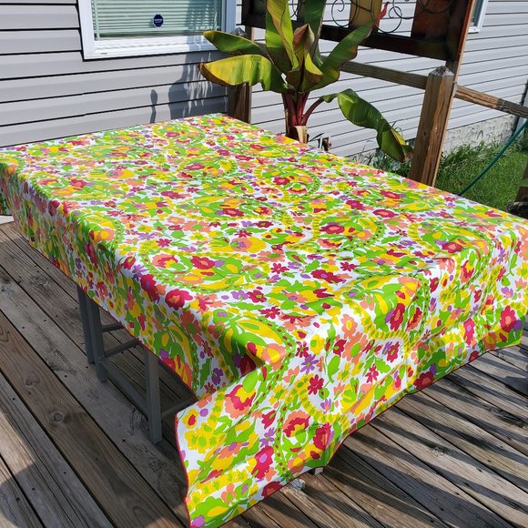 Vera Neumann Floral Oblong Tablecloth 60" x 84" - Picture 6 of 16